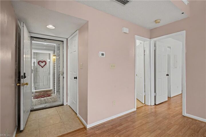 Property Photo:  514 Thorncliff Dr 202  VA 23608 