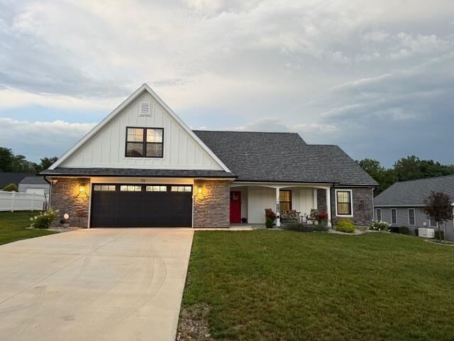 Property Photo:  1111 Archdale Drive  IN 47374 