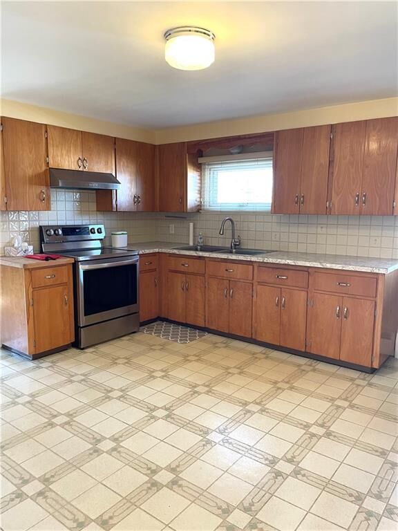 Property Photo:  241 Huxley Avenue  RI 02908 