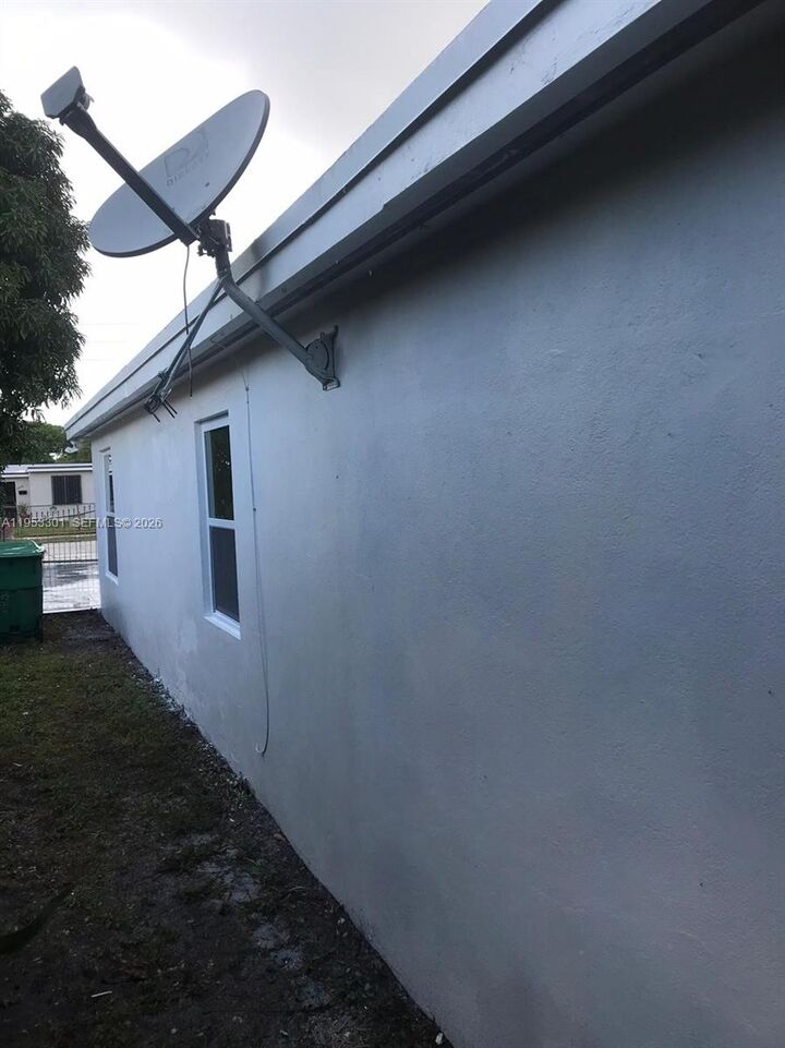 Property Photo:  1920 Rutland St  FL 33054 