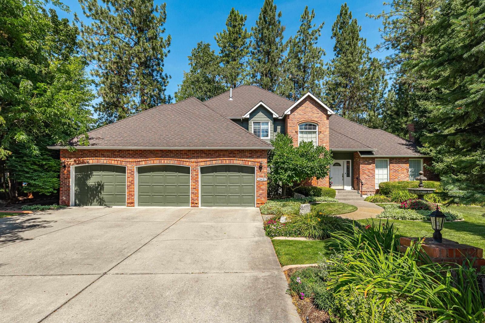 Property Photo:  13431 N Whitehouse Ct  WA 99208-7226 