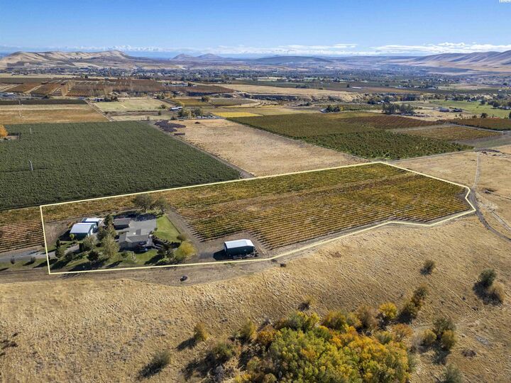 Property Photo:  22207 W Gerrick Road  WA 99320 