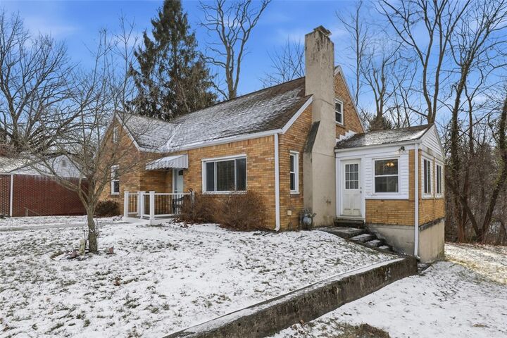 Property Photo: 27 Ehle Ave PA 15108