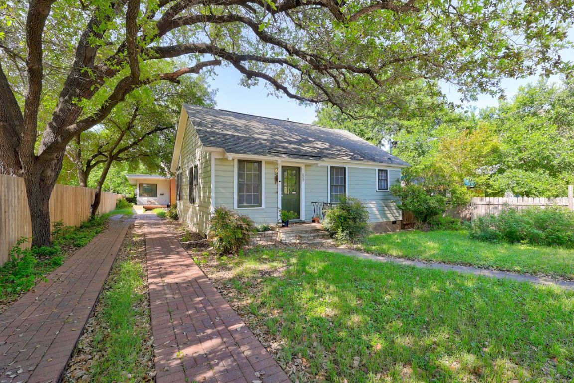 Property Photo: 809 E 44th Street TX 78751