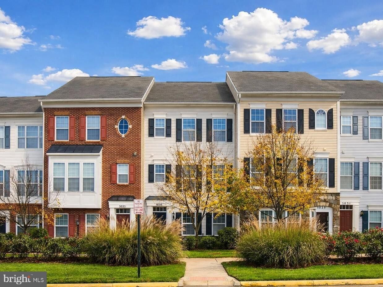 Property Photo: 5027 Potomac Highlands Circle VA 22172