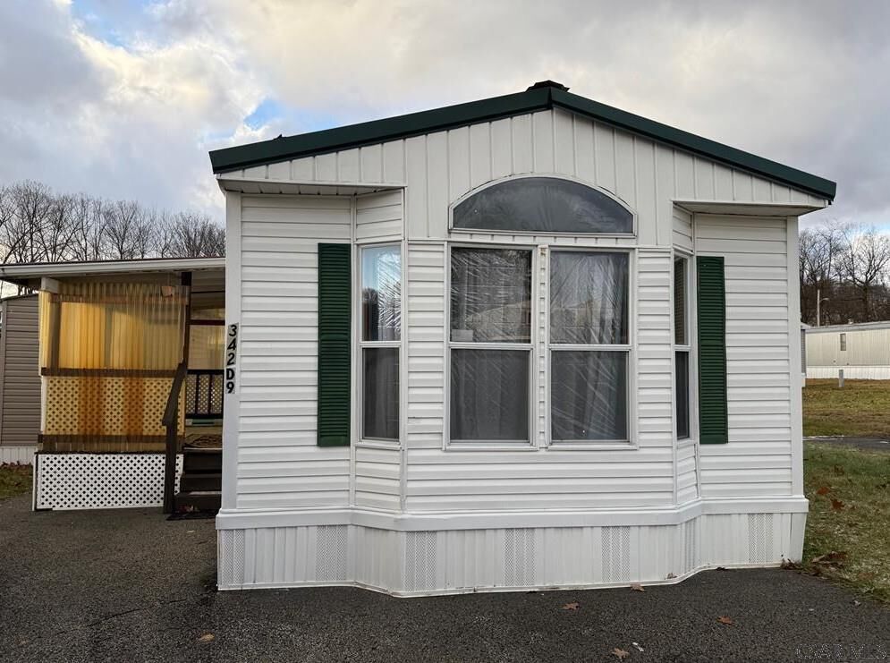 Property Photo: 342 Stonehedge Ct PA 15904