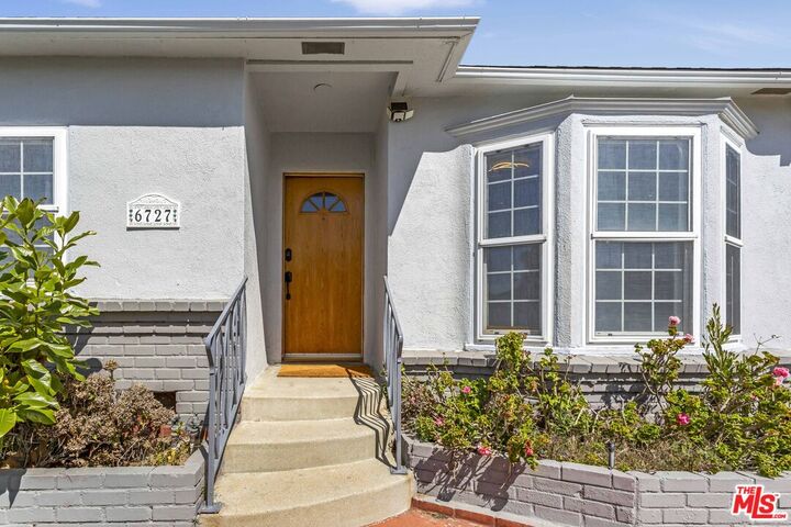 Property Photo:  6727 W 87th Pl  CA 90045 