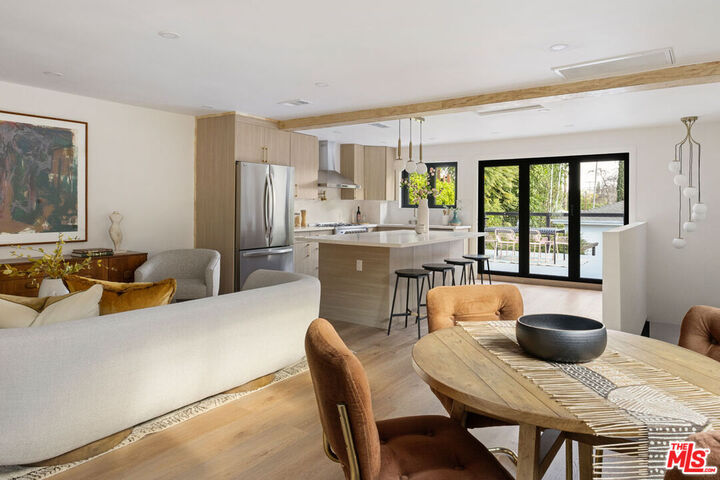 Property Photo:  1506 N Benton Way  CA 90026 