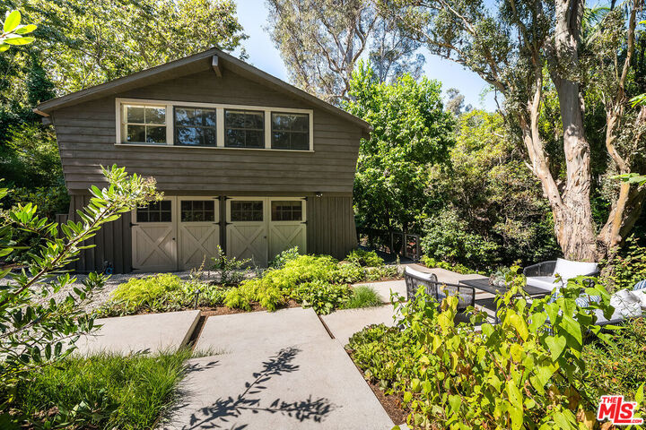 Property Photo: 681 Brooktree Rd CA 90402