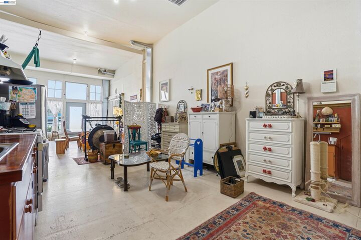 Property Photo:  733 Loring Ave  CA 94525 