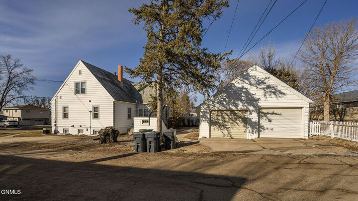 Property Photo:  1208 1st Street NW  ND 58554 