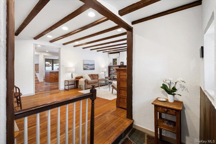 Property Photo:  36 Stoneyside Drive  NY 10538 