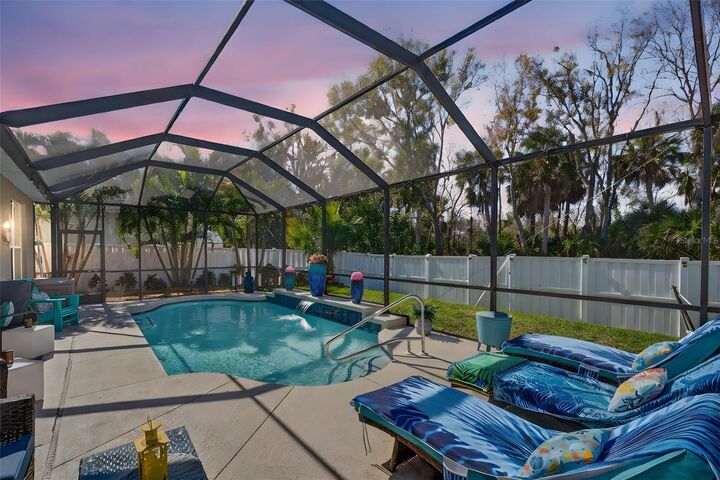 Property Photo: 10433 Old Grove Circle FL 34212