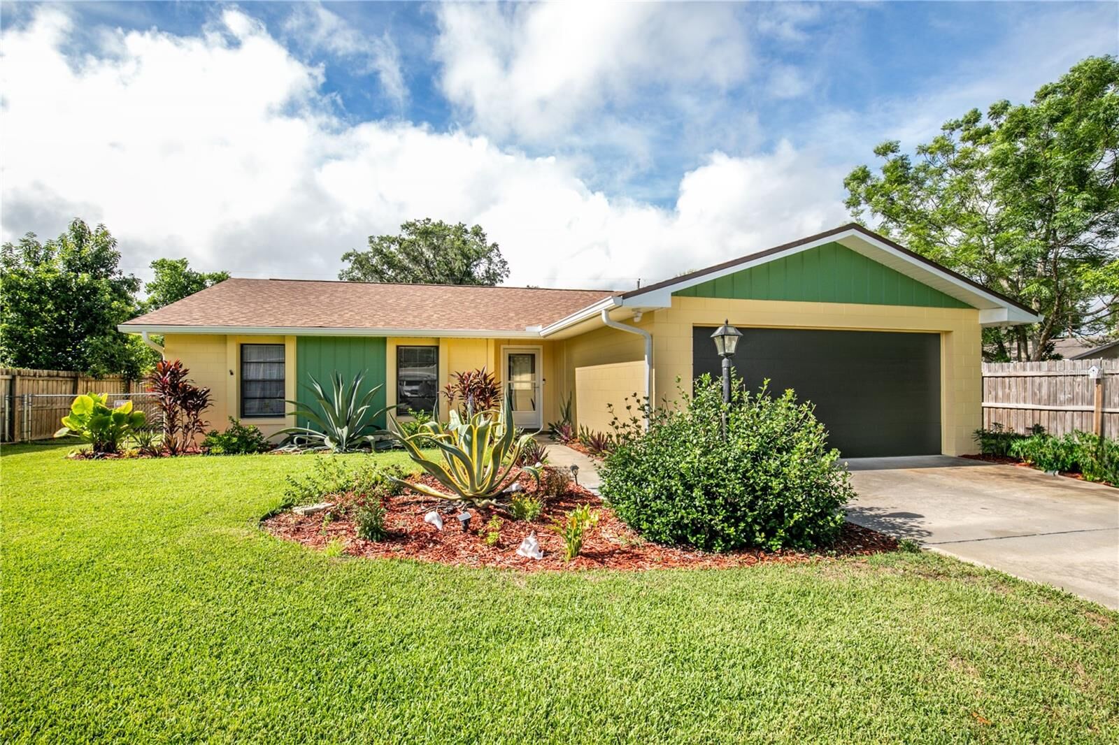 Property Photo: 504 Ambassador Avenue FL 32726