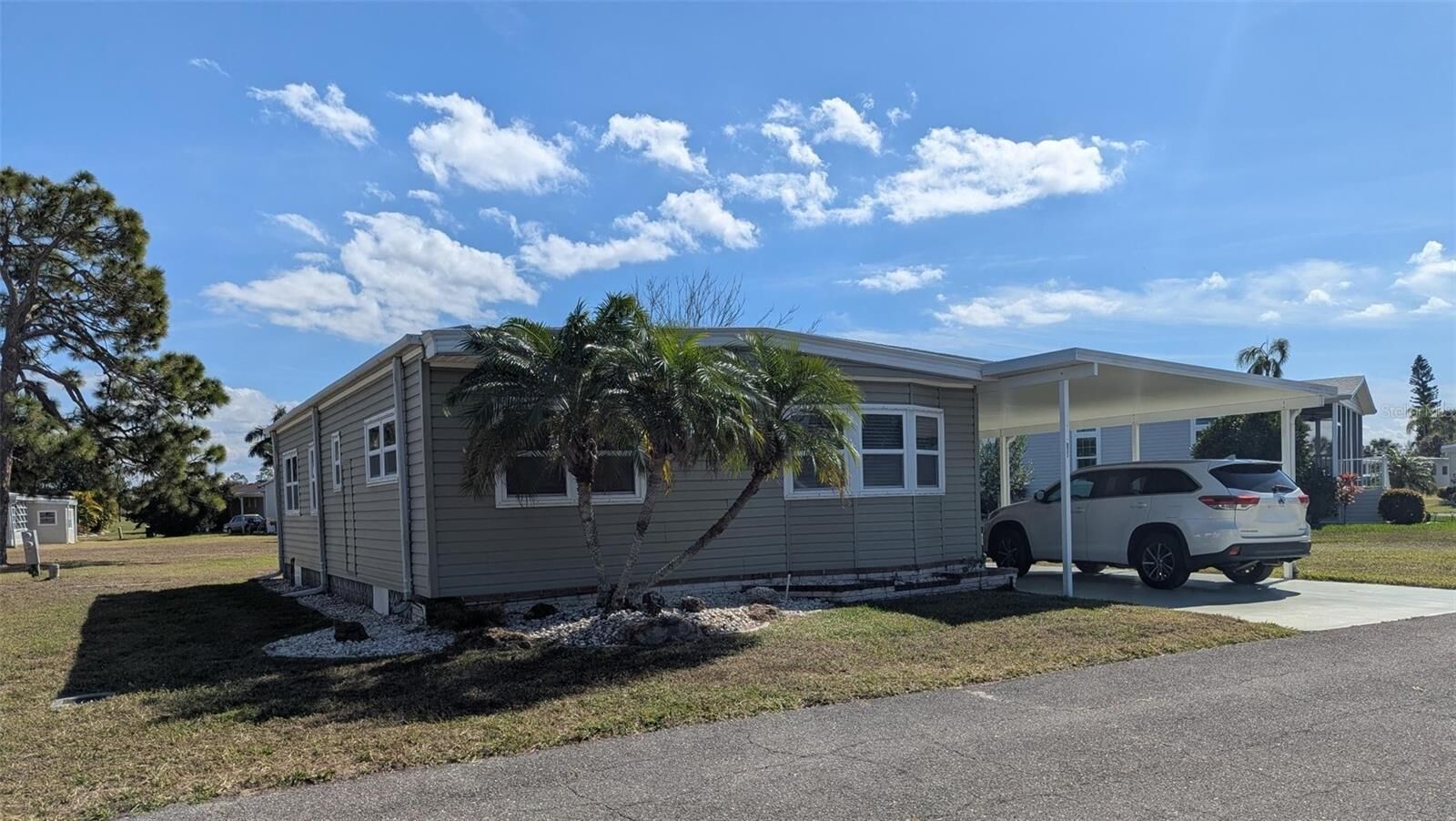 Property Photo: 2100 Kings Highway 833 FL 33980