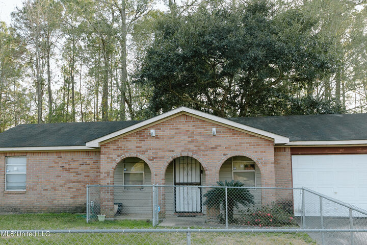 Property Photo:  1405 Kingfisher Drive  MS 39553 