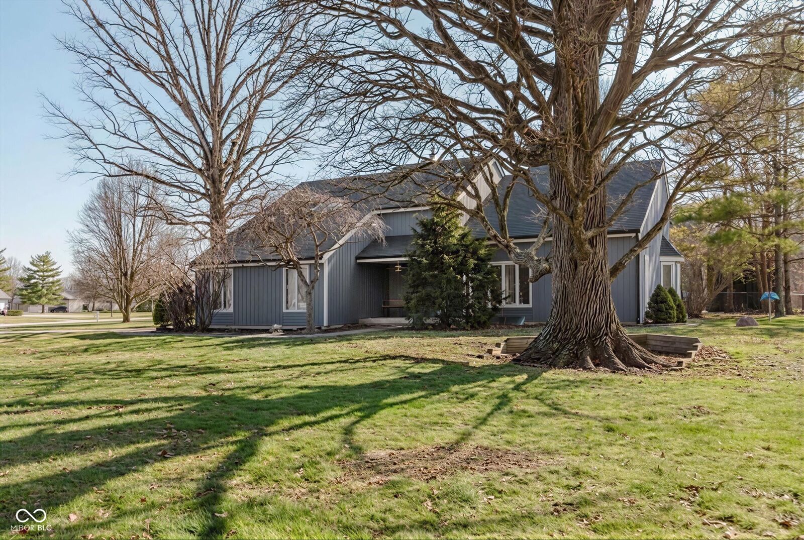 Property Photo:  2020 S Oakwood Drive  IN 46163 