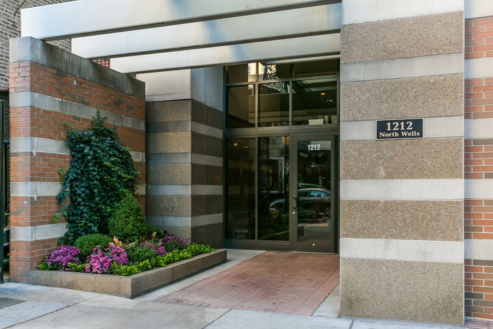 Property Photo:  1212 N Wells Street 804  IL 60610 