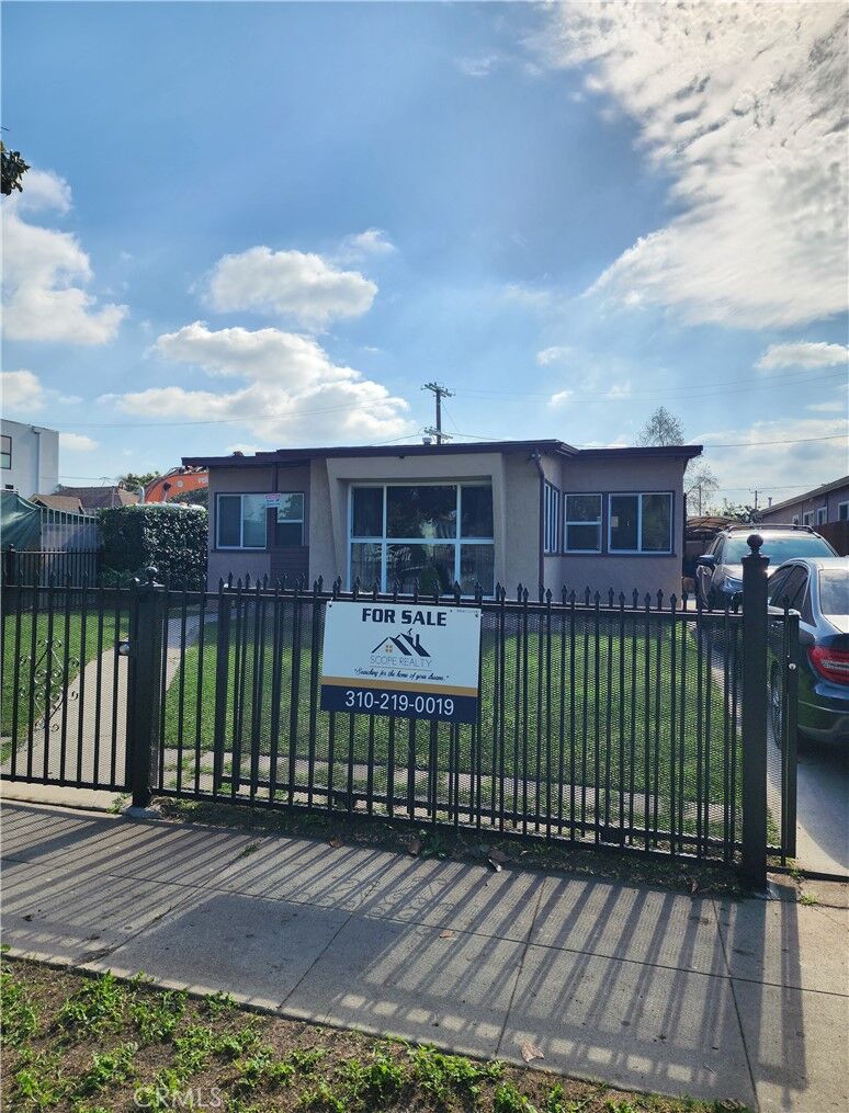 Property Photo:  1788 W 37th Pl.  CA 90018 