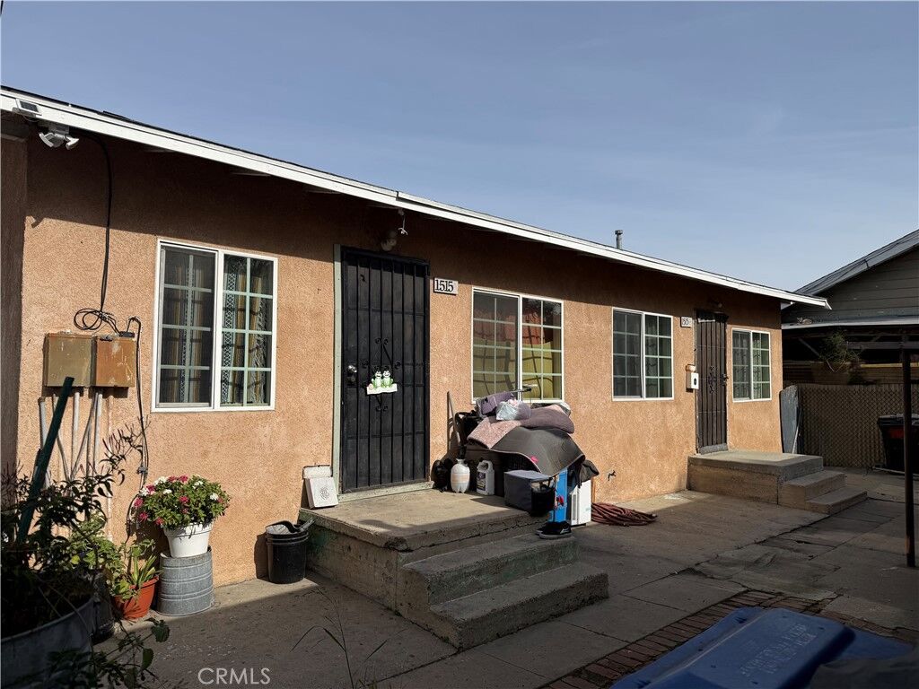 Property Photo:  1515 E Young  CA 90744 
