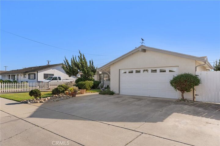 Property Photo:  1884 Teakwood  CA 93455 