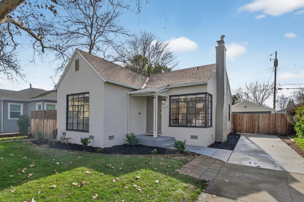 Property Photo: 2008 Argail Way CA 95822