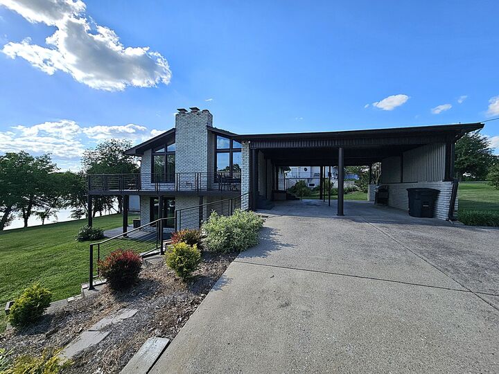 Property Photo:  121 Lake Point Dr  TN 37066 