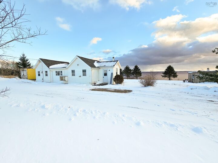 Property Photo: 4606 Highway 2 NS B0M 1B0