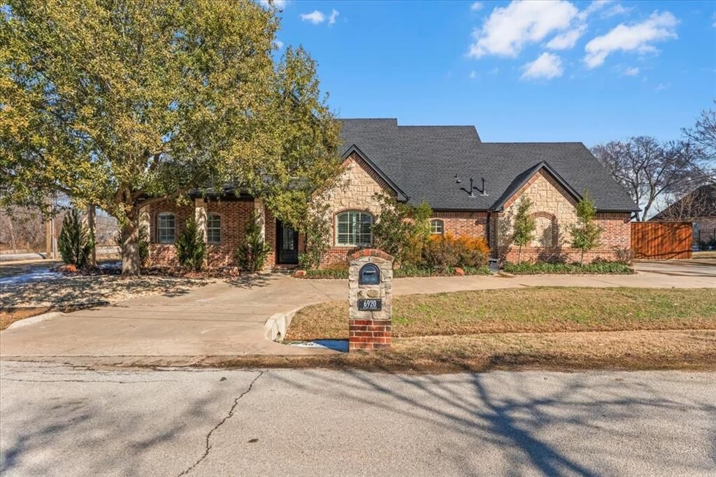 Property Photo:  6920 Clift Street  TX 76182 