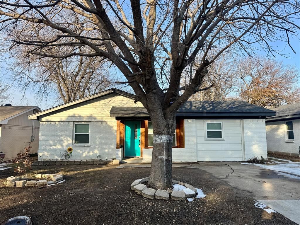 Property Photo:  413 SW 14th Street  TX 75051 