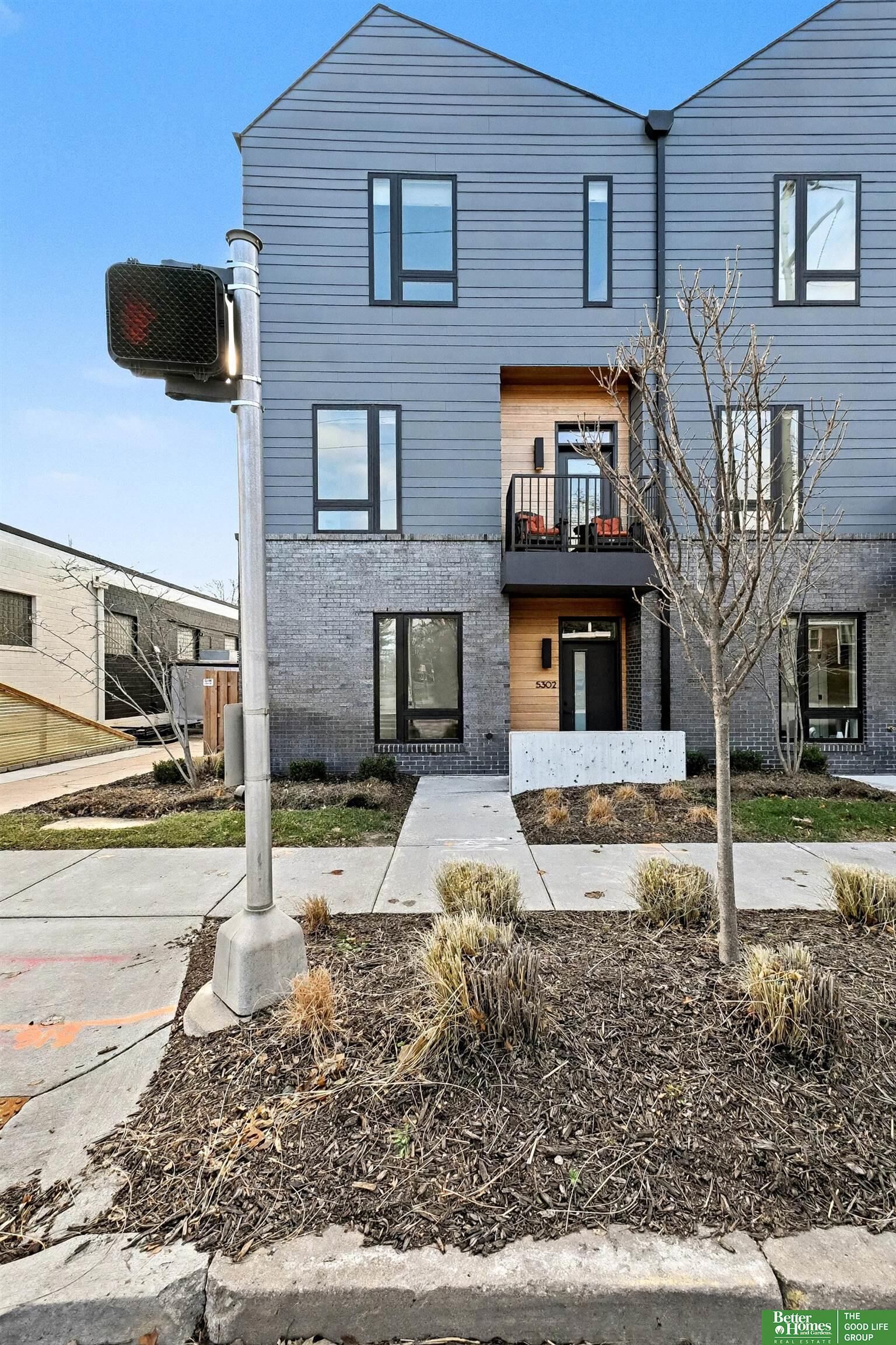 Property Photo: 5302 Elmwood Plaza NE 68106