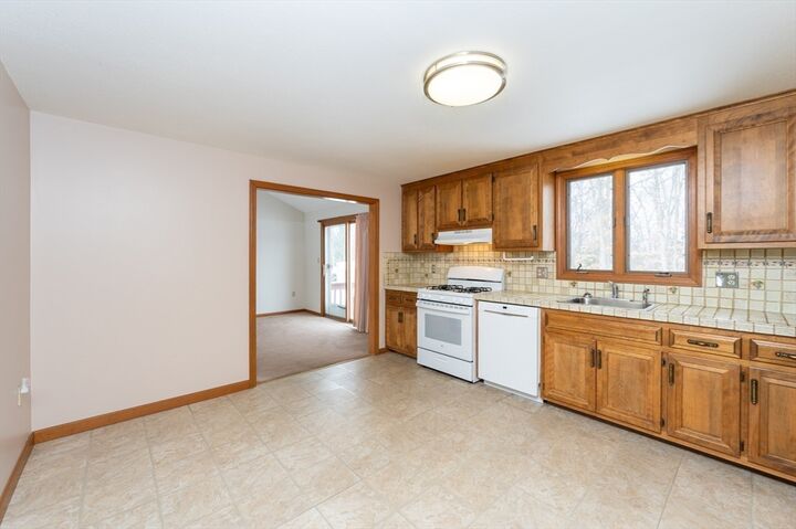 Property Photo:  28 Bridle Path Rd  MA 01826 
