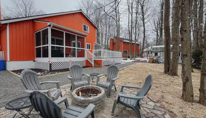 Property Photo:  1355 Winding Way  PA 18466 