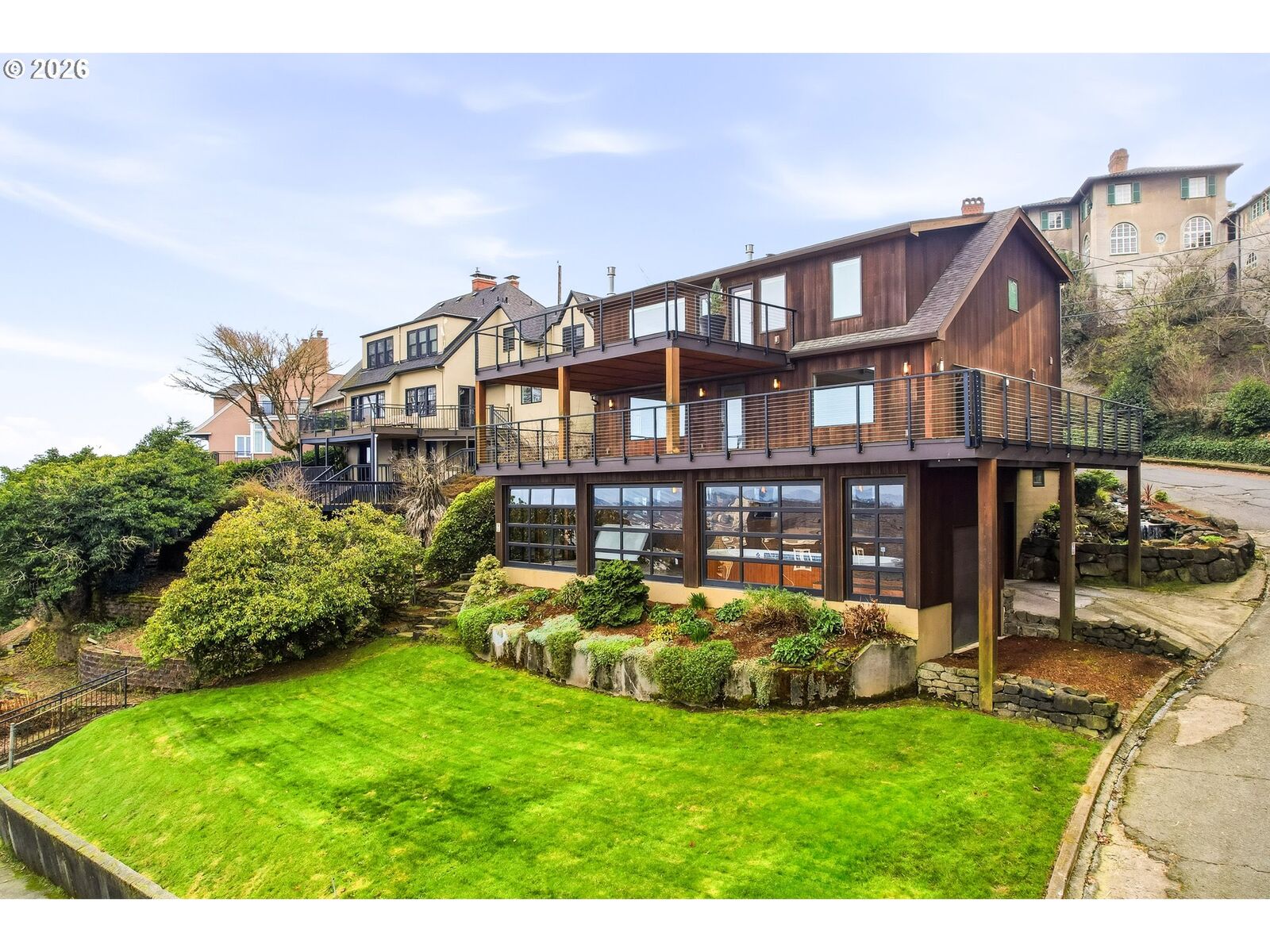 Property Photo: 302 NW Albemarle Ter OR 97210