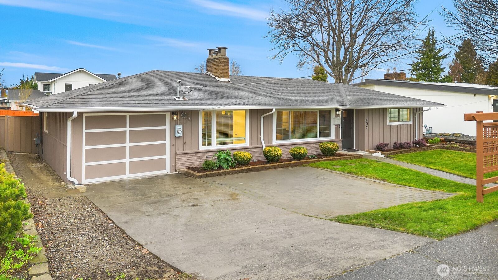 Property Photo: 407 3rd Avenue N WA 98020