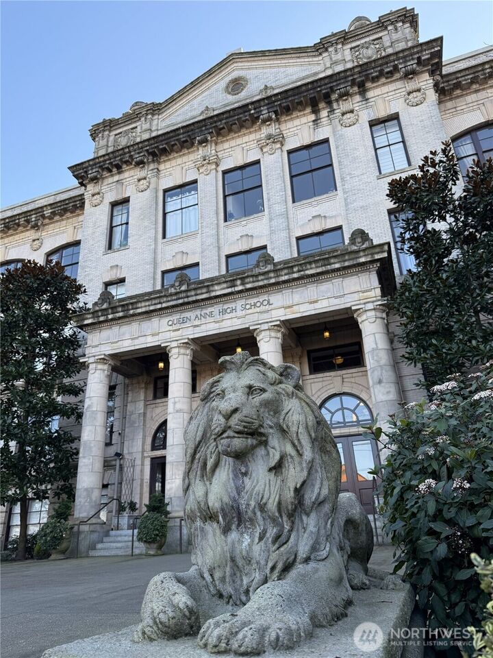 Property Photo:  201  Galer Street 442  WA 98109 