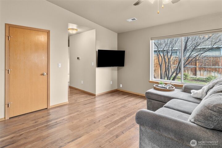 Property Photo: 405 E Kristen Avenue WA 98926