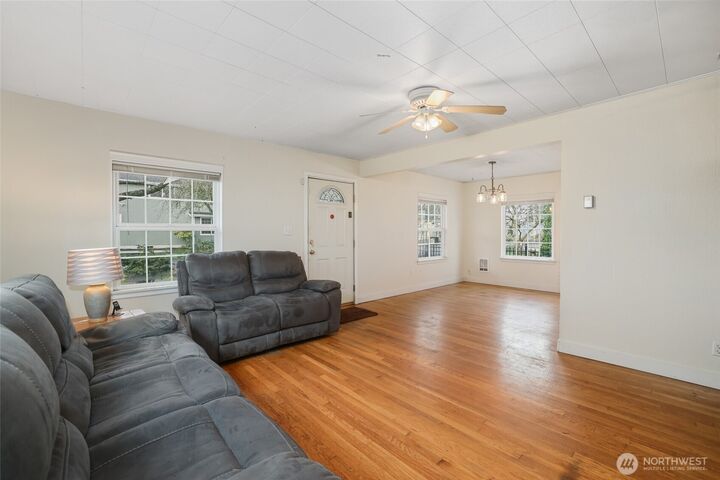 Property Photo: 1005 S Alder Street WA 98405