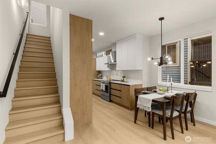 Property Photo:  1123 A  10th Avenue E  WA 98102 