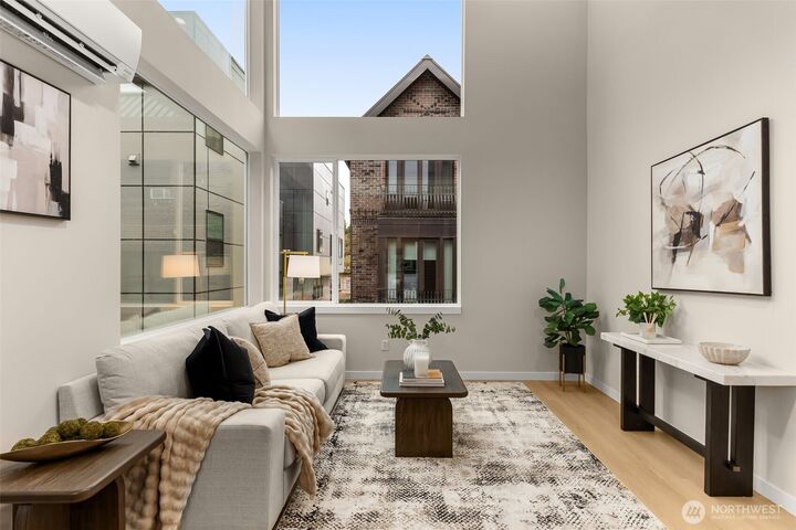 Property Photo: 1123 A 10th Avenue E WA 98102