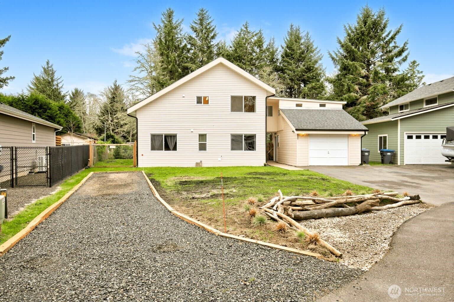 Property Photo:  737  Dover Court SE  WA 98569 