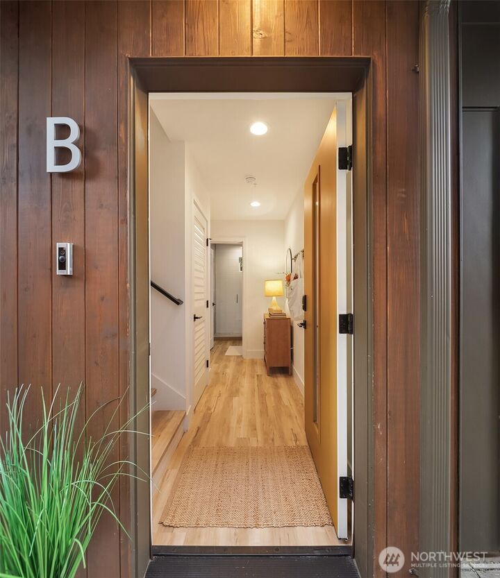 Property Photo:  2113  6th Ave  W B  WA 98119 