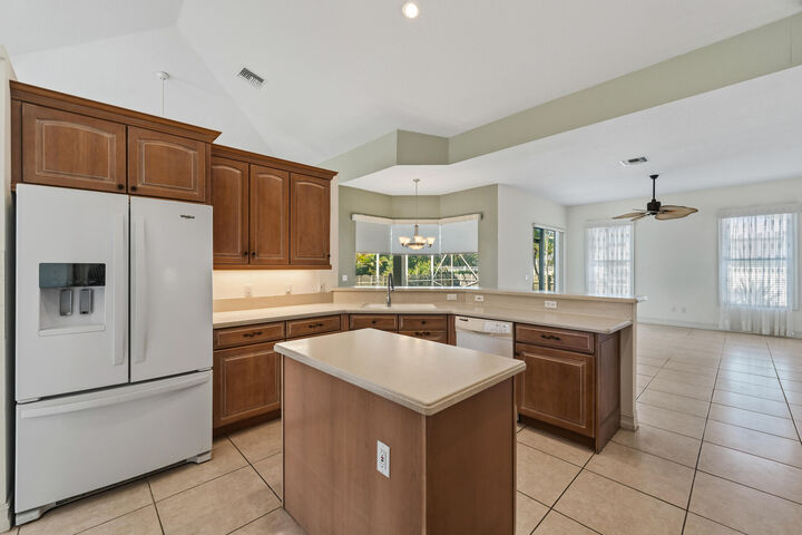 Property Photo:  1112 SE Strathmore Drive  FL 34952 