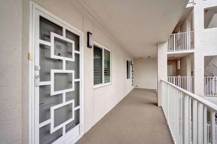 Property Photo:  6096 Huntwick Terrace 307  FL 33484 