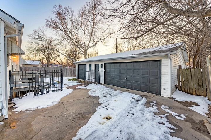 Property Photo:  2327 S Greenwood St  KS 67211-5235 