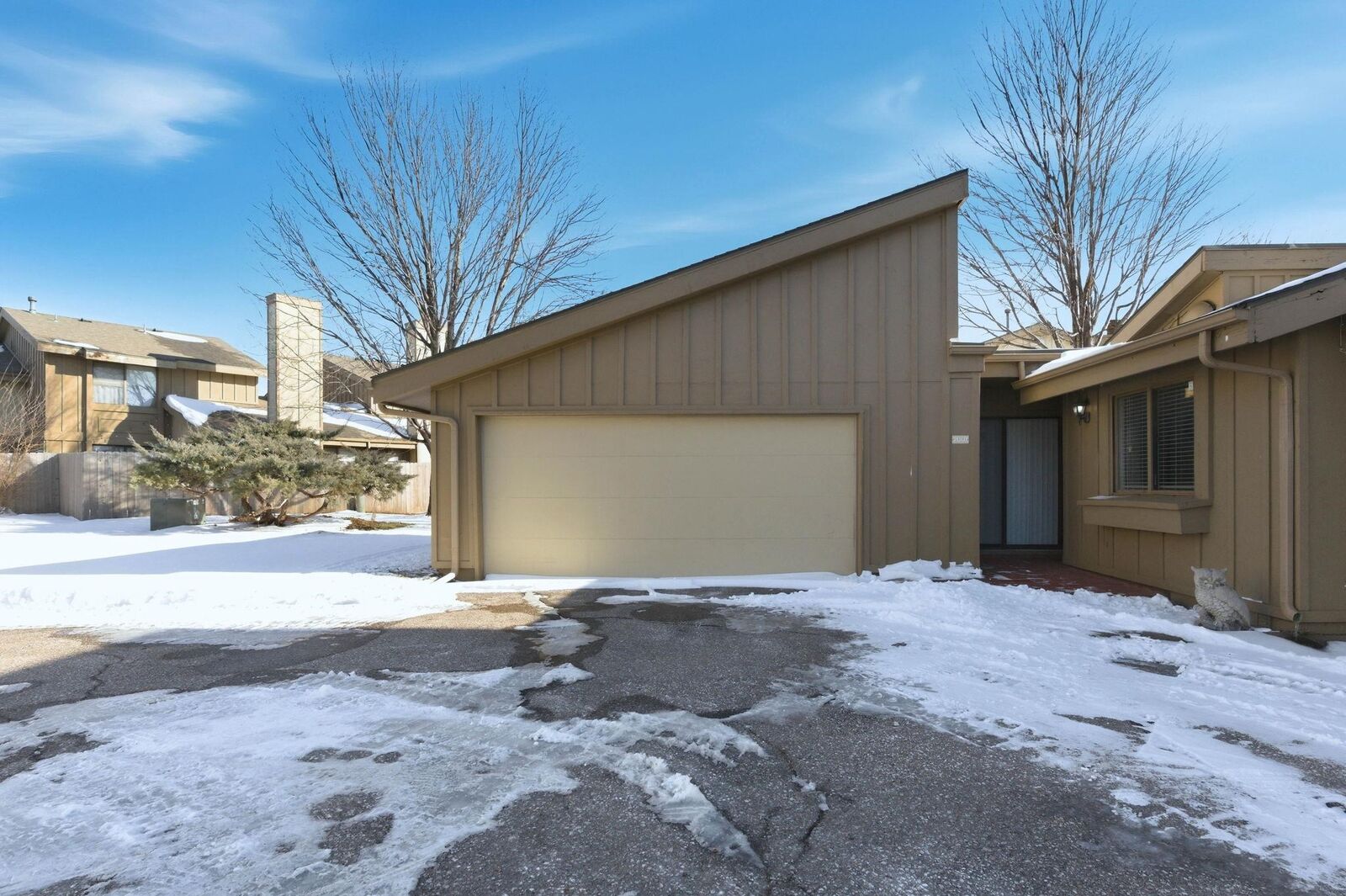 Property Photo:  8201 E Harry St  KS 67207 