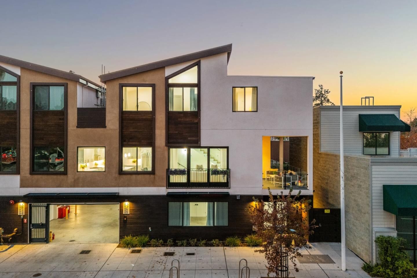 Property Photo:  918 Woodside Road  CA 94061 