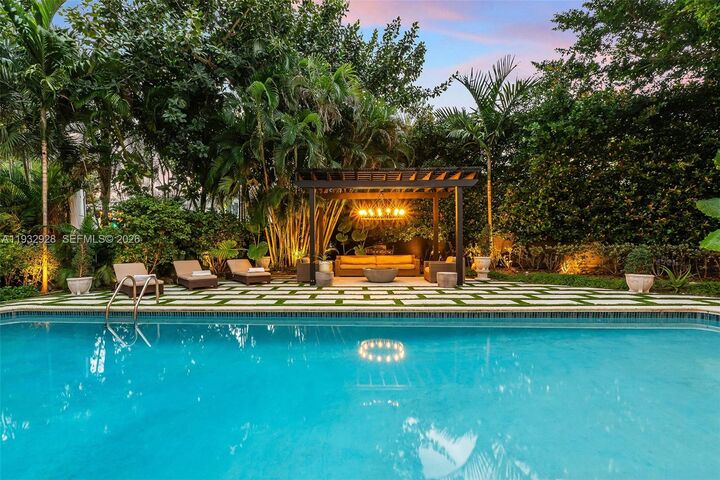 Property Photo: 680 Buttonwood Ln FL 33137