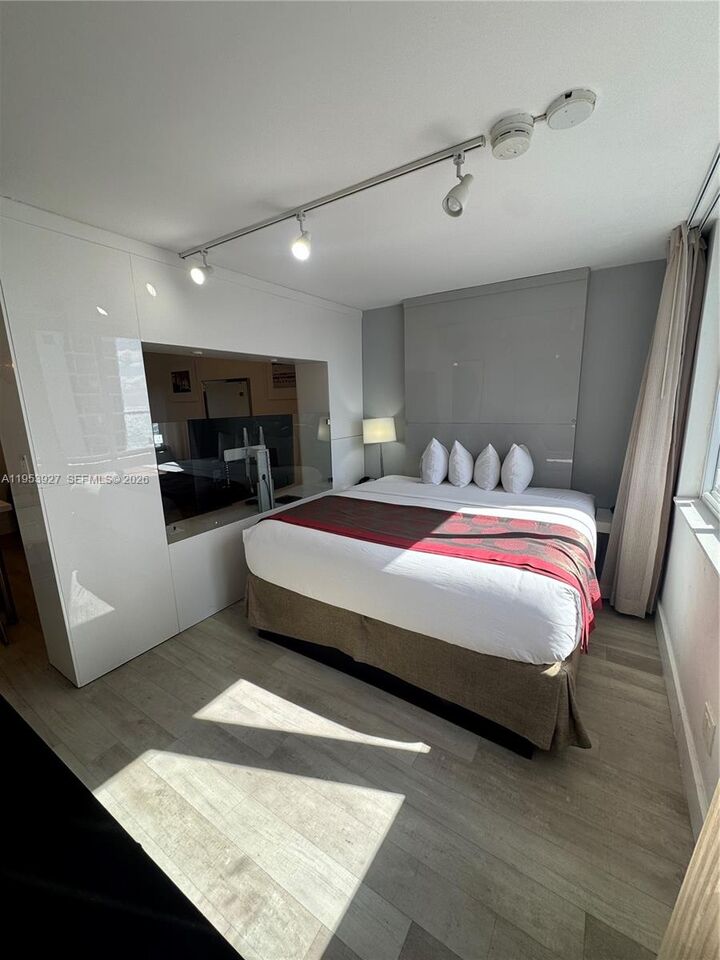 Property Photo:  19201 Collins Ave 1004  FL 33160 