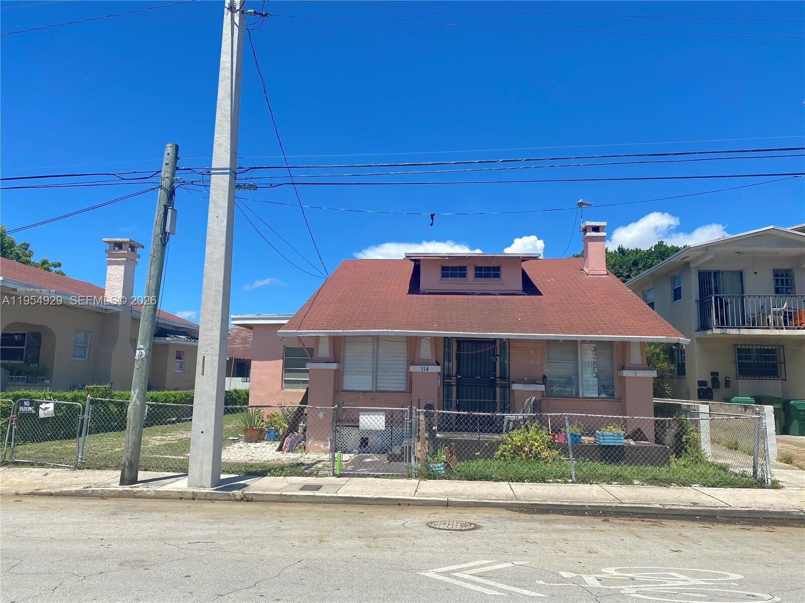 Property Photo: 114 NW 10th Ave FL 33128